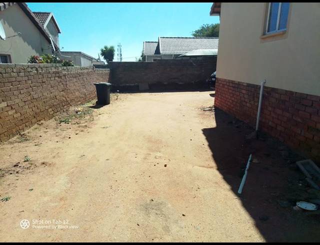 3 BEDROOM HOUSE FOR SALE IN COSMO CITY